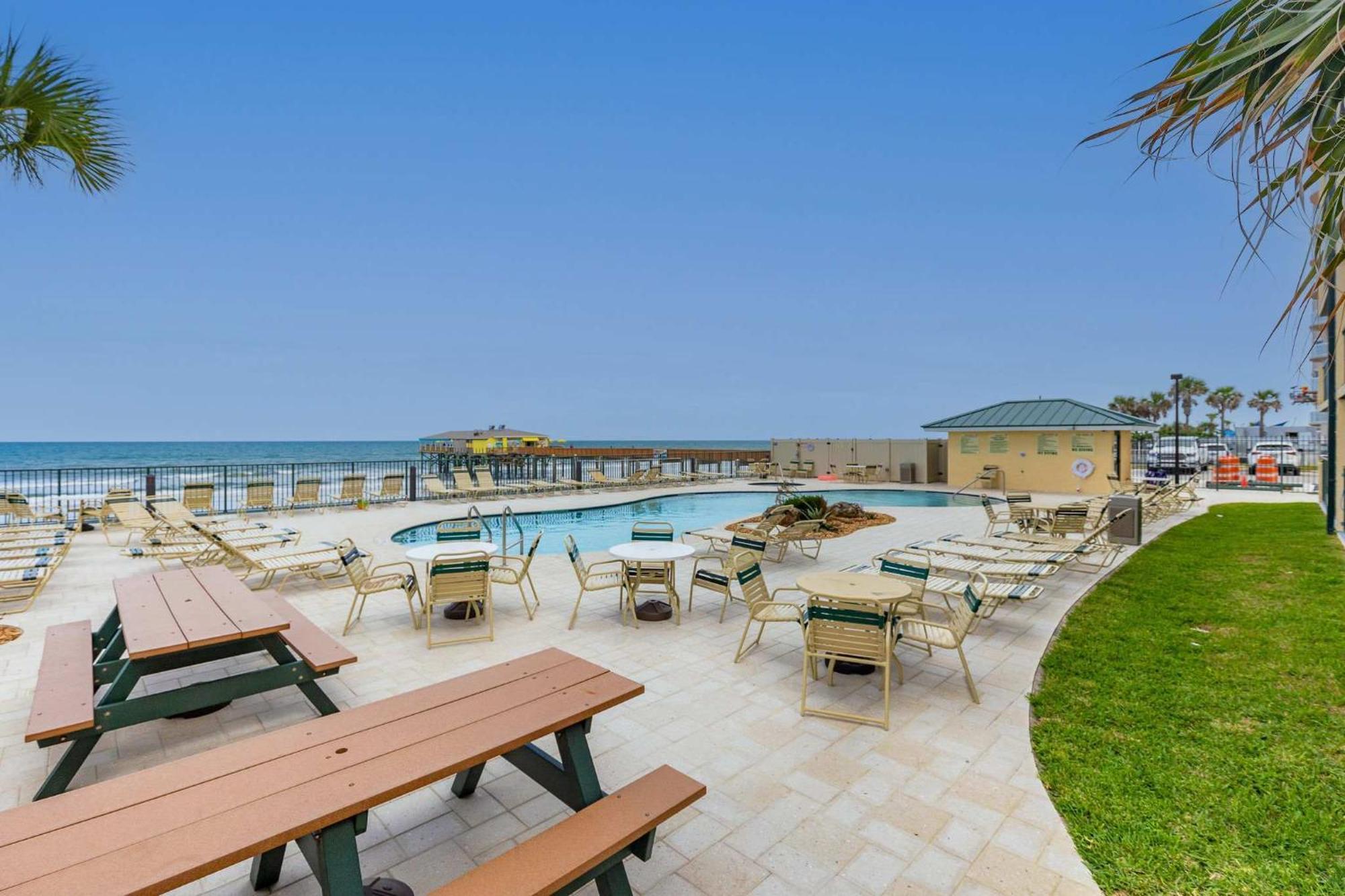 Ocean Front Condo With Amazing Views! Sunglow Resort 402 By Brightwild Daytona Beach Shores Екстериор снимка